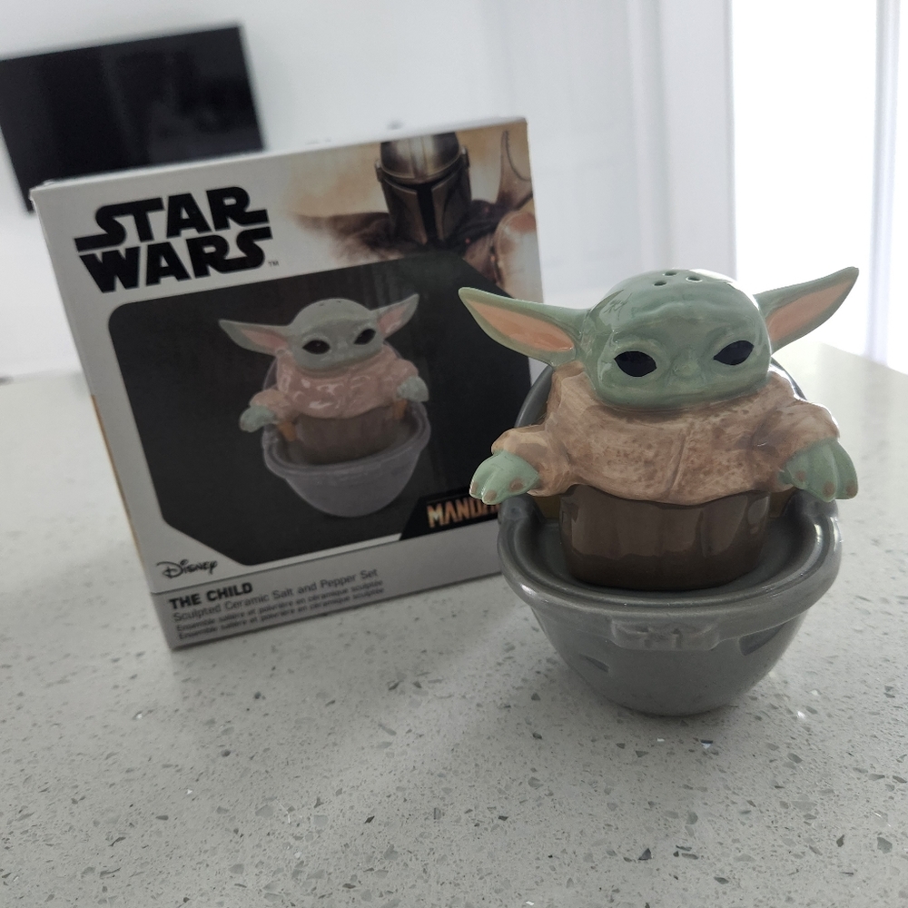 Mandolorian the child salt and pepper shaker